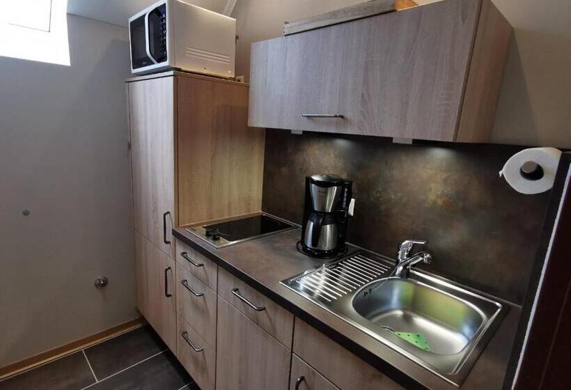 Апартаменты 1 Спальня с Балконом, Haus Weingarten Appartements Zimmer