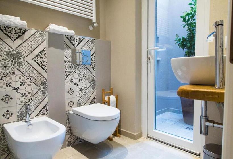 غرفة قياسية ثلاثية, Il Battello