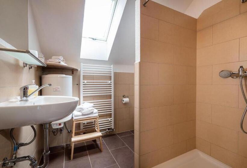 Трехместный Номер Стандарт с Балконом, Ubytovanie&reštaurácia Bodliak