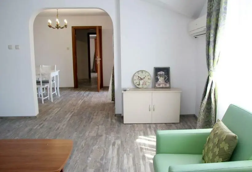 آپارتمان 1 خوابه با چشم‌انداز باغ, Apartments Nasini