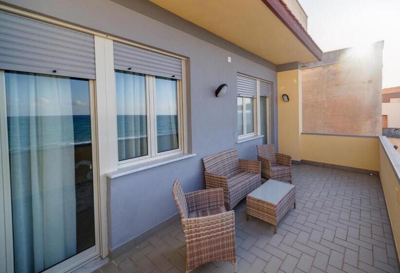 Номер Deluxe Вид на Море с Балконом, Castello Di Sabbia