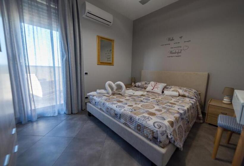 اتاق استاندارد با بالکن و چشم‌انداز دریا, Castello Di Sabbia