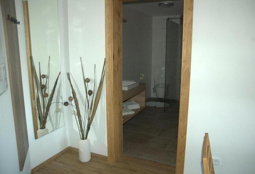 Апартаменты 1 Спальня с Балконом, Binter Apartments