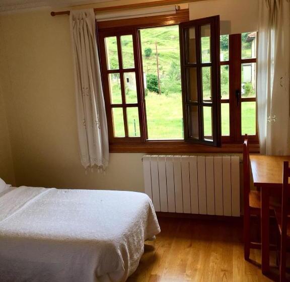 اتاق استاندارد سه نفره, Posada Adela