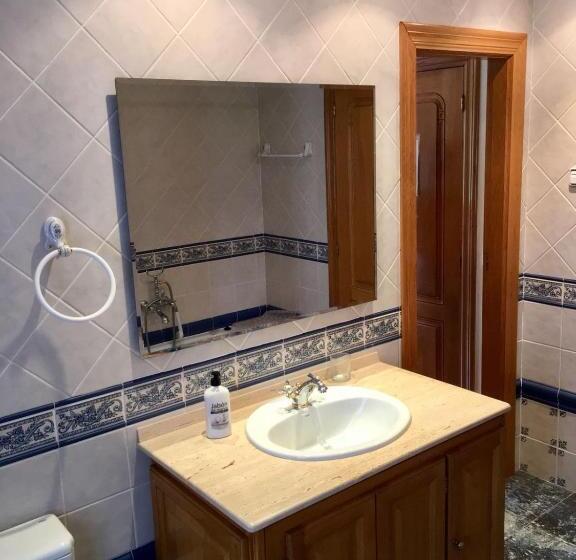 اتاق استاندارد سه نفره, Posada Adela