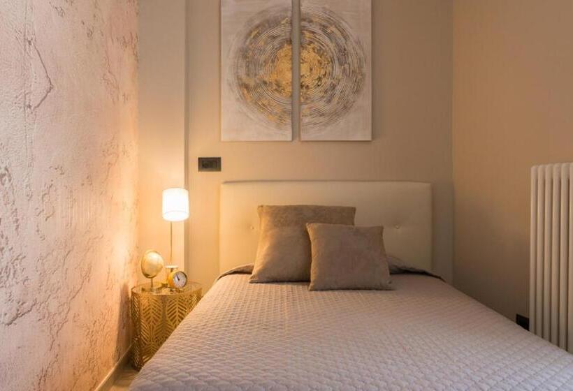 标准单人间, La Torre Del Tempo