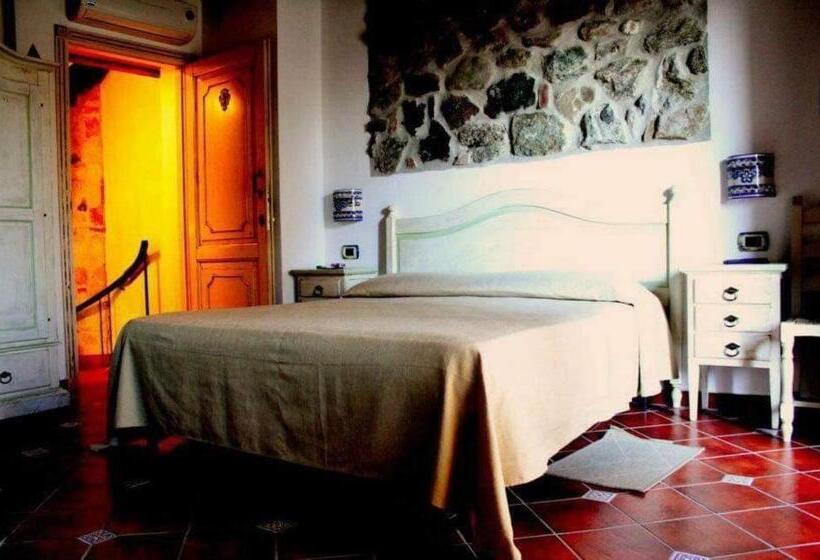 חדר סטנדרט לשלושה, Romeo E Giulietta Scilla