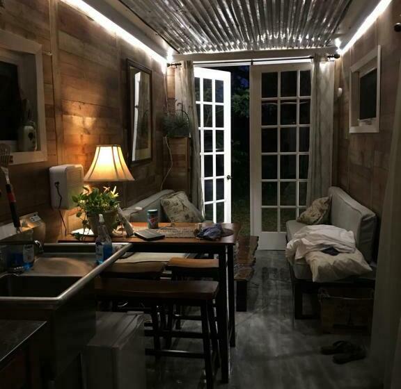 إستوديو قياسى مطلّ علي الحديقة, Kokomo Farms