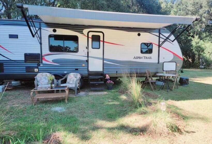 غرفة قياسية, Kokomo Farms