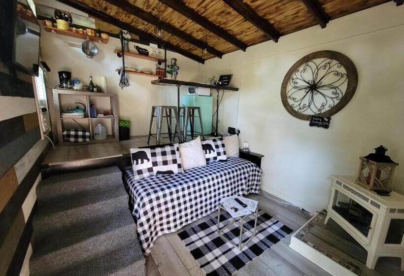 منزل غرفة نوم واحدة, Kokomo Farms