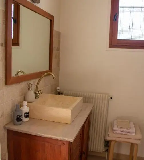 キングサイズベッドのスタンダードルーム, La Perle Des Montagnes   Bed And Breakfast   Chambre D Hôte