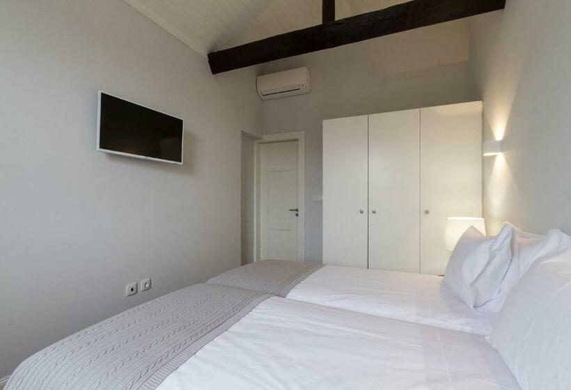 سوییت خانوادگی, Aq 188 Guest House