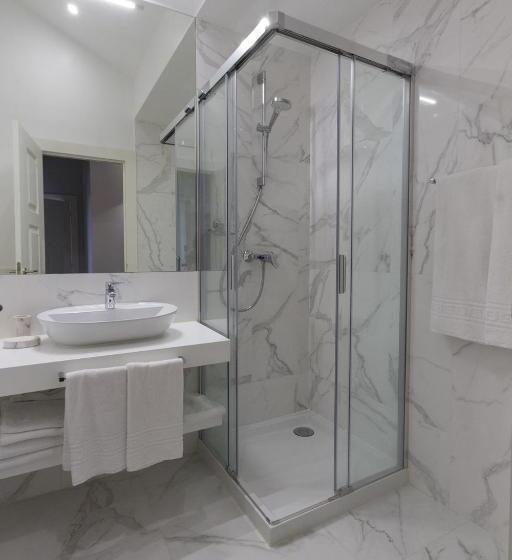 سوییت خانوادگی, Aq 188 Guest House