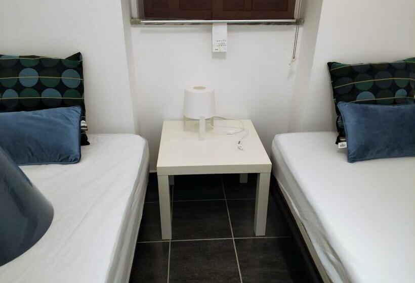 اتاق استاندارد با سرویس بهداشتی مشترک, Sleep & Go Faro Airport Guest House