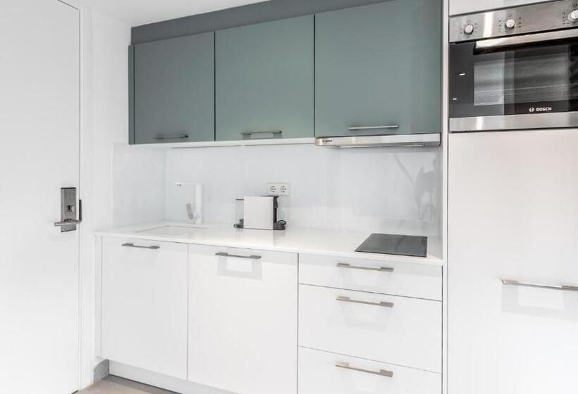 Люкс, The Hype Beachhouse