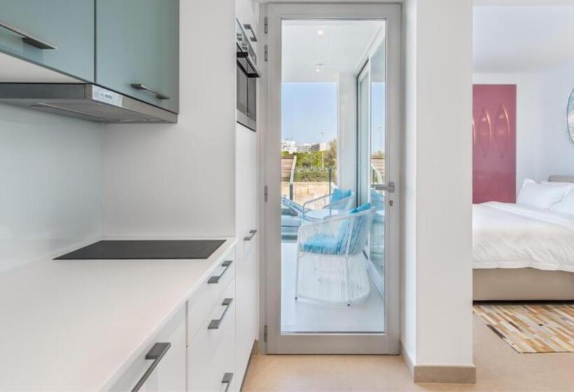 Люкс, The Hype Beachhouse