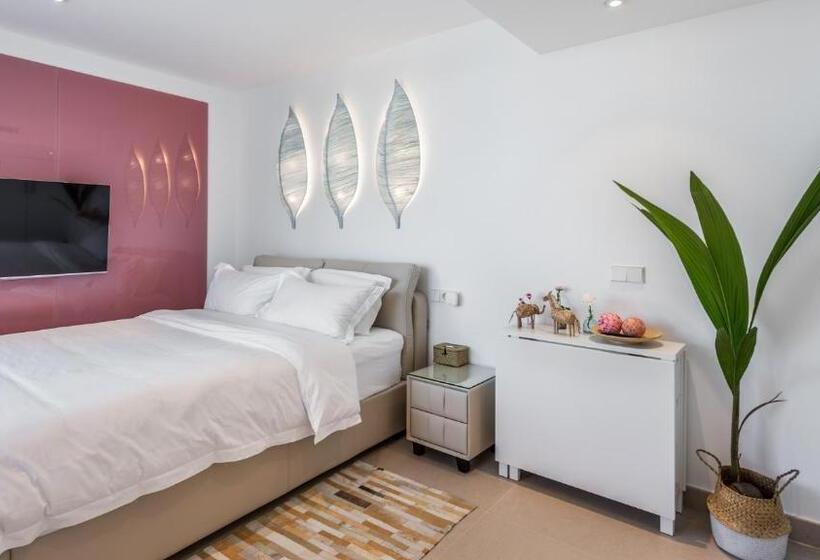 Люкс, The Hype Beachhouse