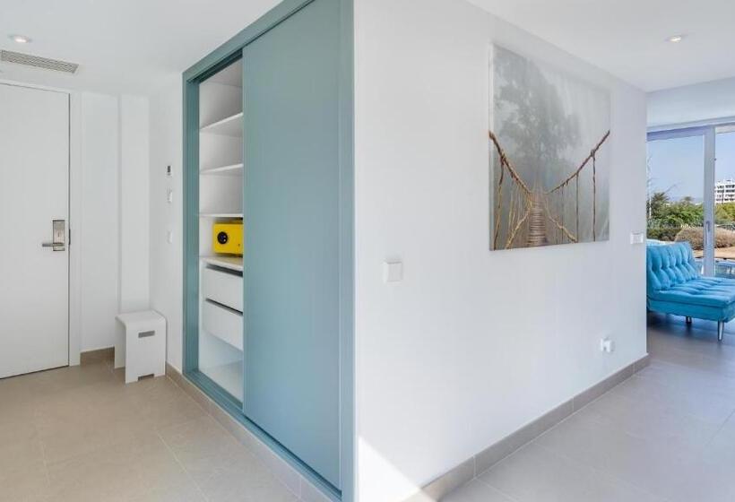 Люкс, The Hype Beachhouse