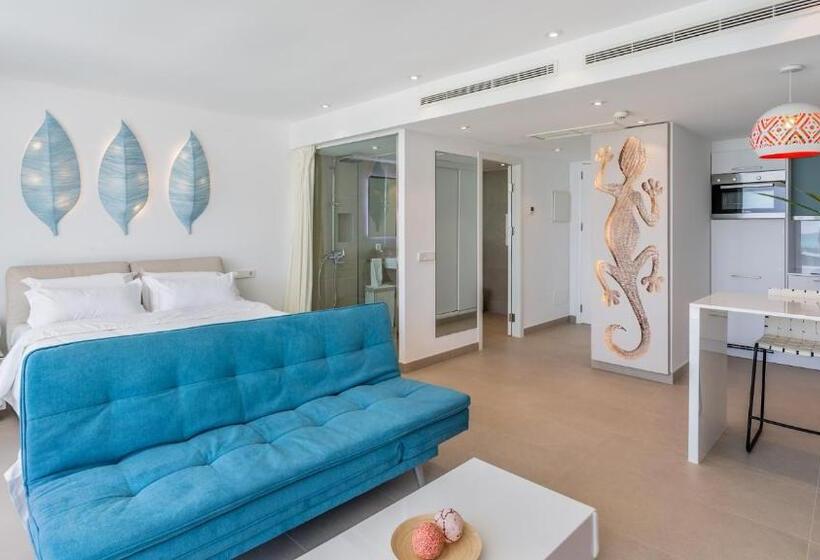 Люкс, The Hype Beachhouse