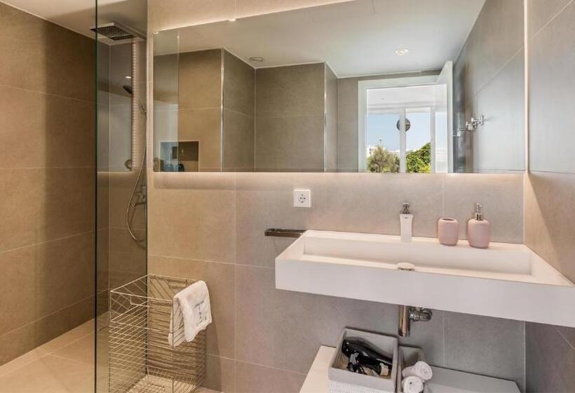 Люкс, The Hype Beachhouse