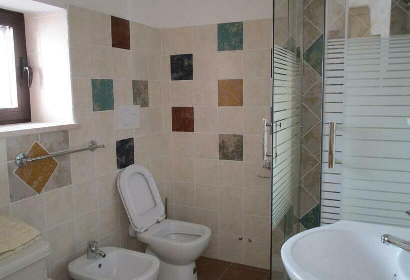 Номер Стандарт Вид на Горы, Alla Contrada Degli Asinelli