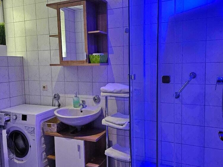 スタンダードルーム, Wild West