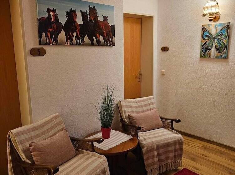 スタンダードルーム, Wild West