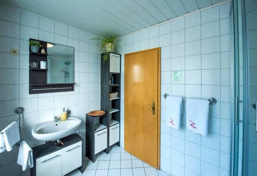 デラックスルーム, Wild West