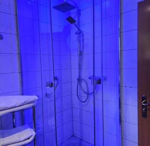 スーペリアールーム, Wild West