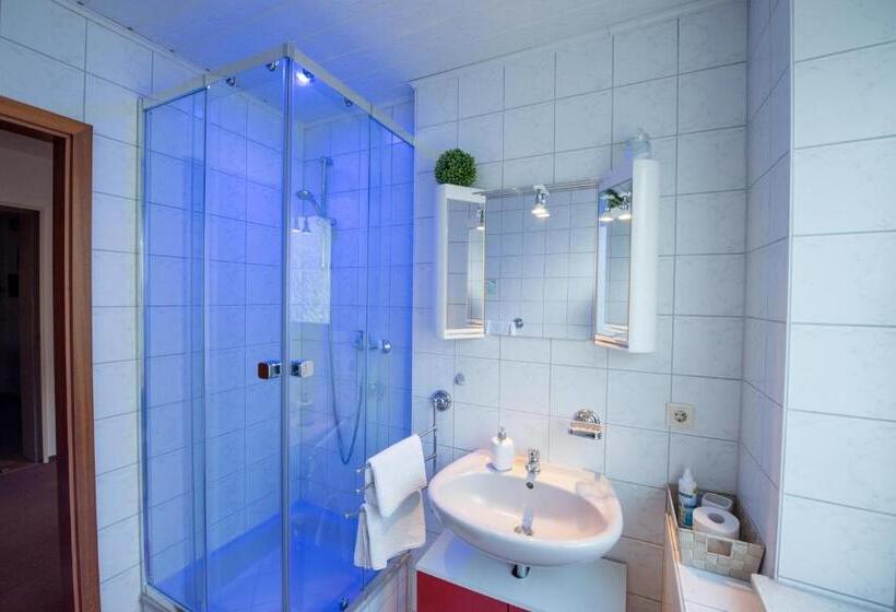 スタンダードルーム, Wild West