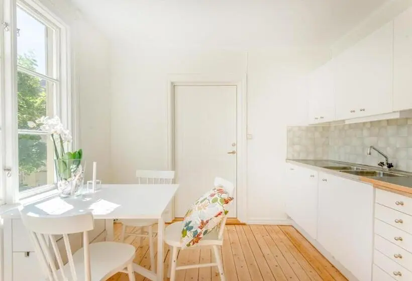 庭の見える１ベッドルームアパートメント, City Apartments In Jonkoping