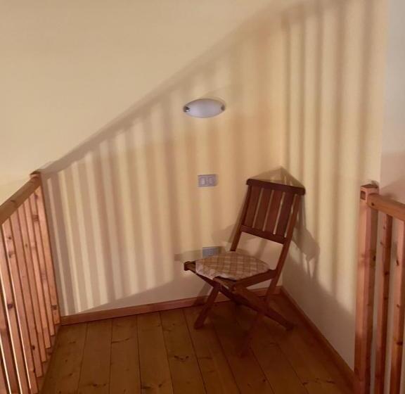 四人标准间, Taverna Dei Guelfi