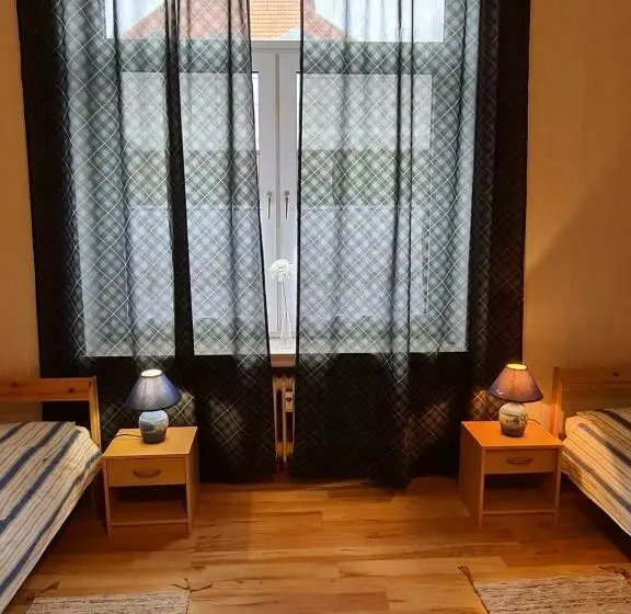 エコノミー4人部屋, Bei Chogman