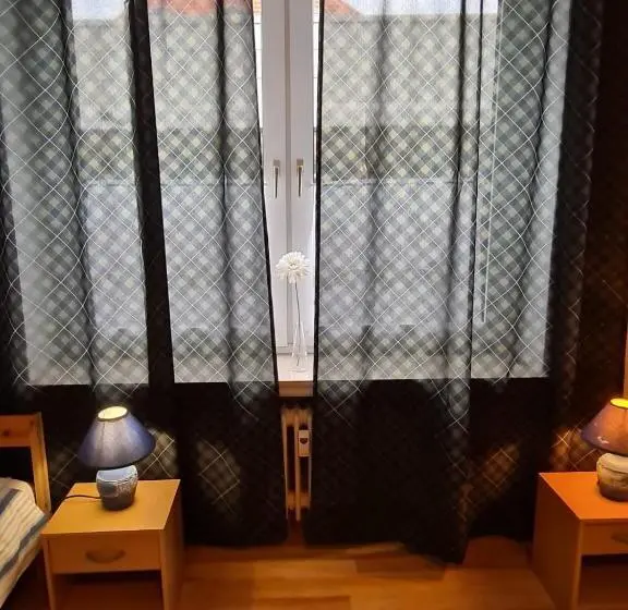 エコノミー4人部屋, Bei Chogman