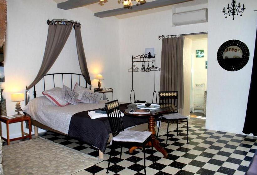 标准间, Mas Des Falaises