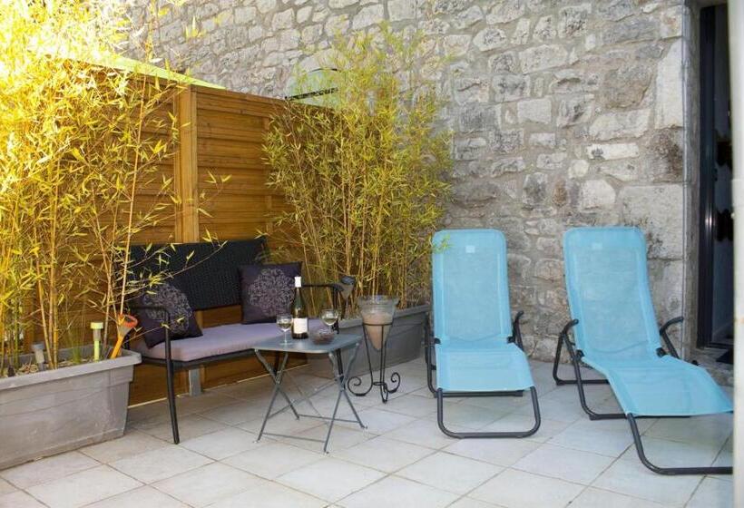 标准间, Mas Des Falaises