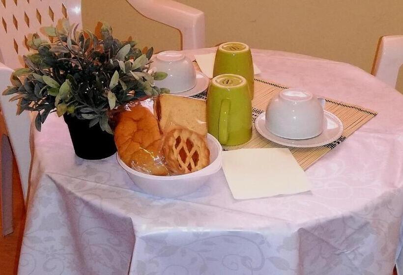 标准三人间, My Little Garden