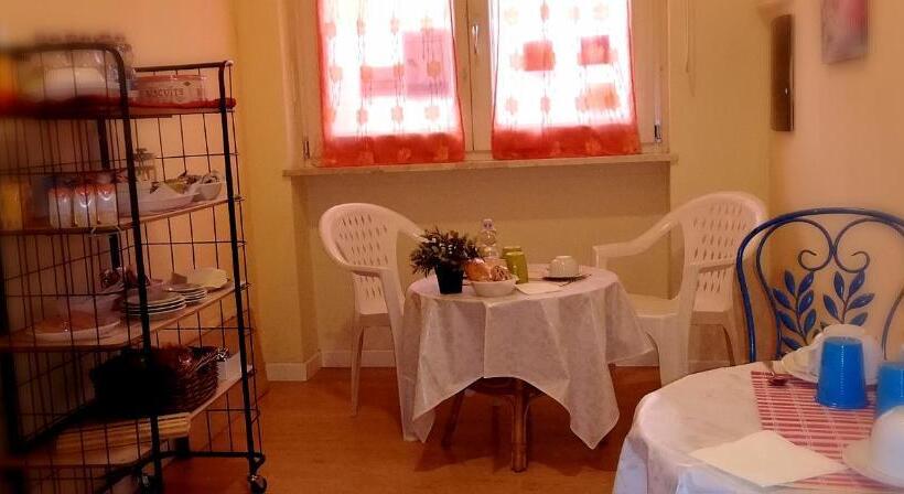 חדר קלאסי לשלושה, My Little Garden