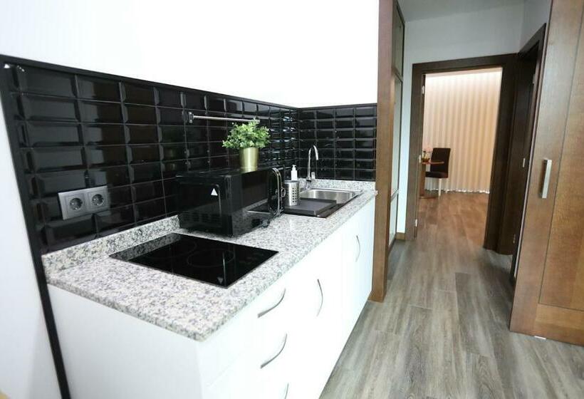 شقة غرفة واحدة, O Casario