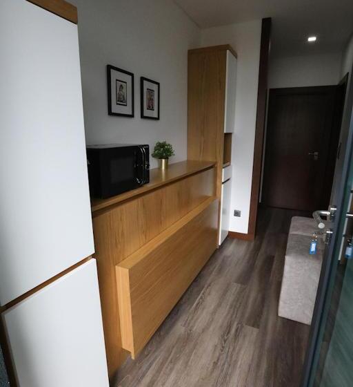 شقة غرفة واحدة, O Casario