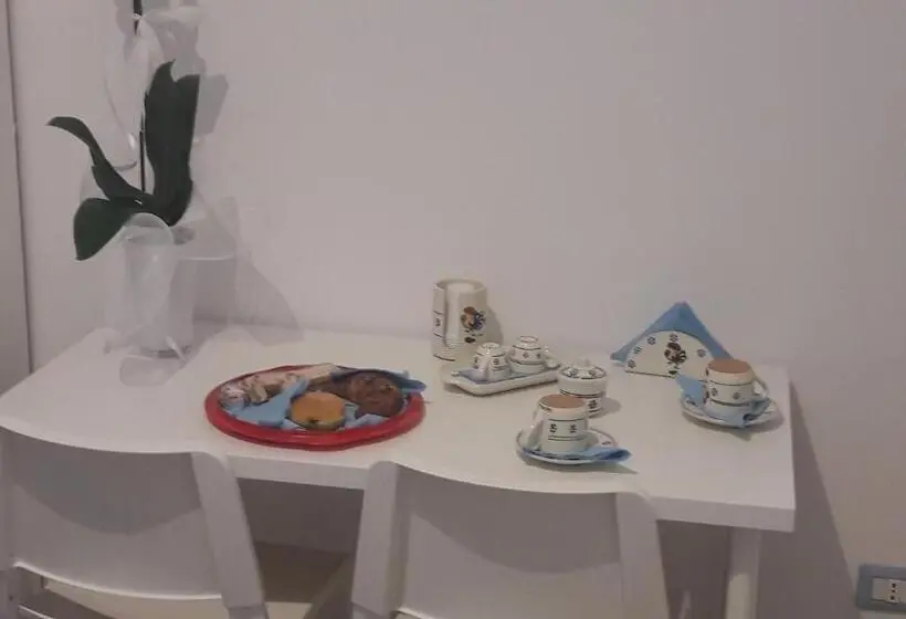 デラックスルーム, Angela S House