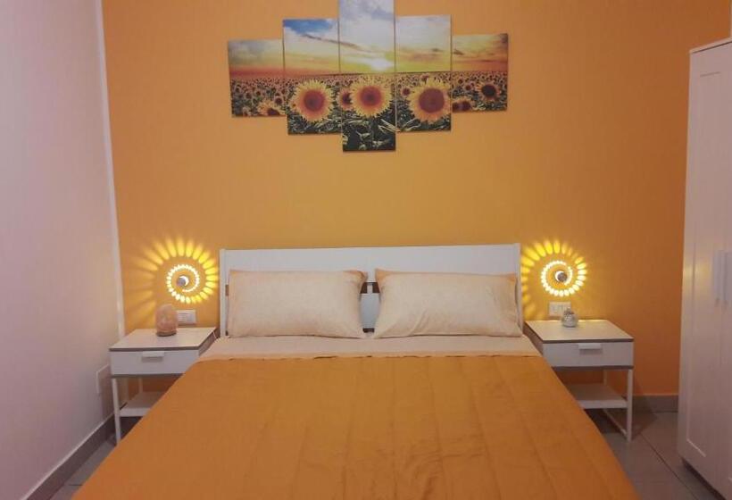 חדר דלוקס, Angela S House