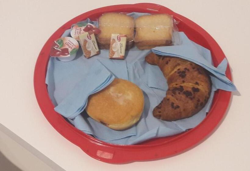 חדר דלוקס יחיד, Angela S House