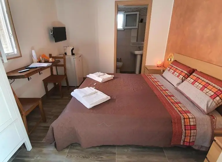 シングルデラックスルーム, Angela S House