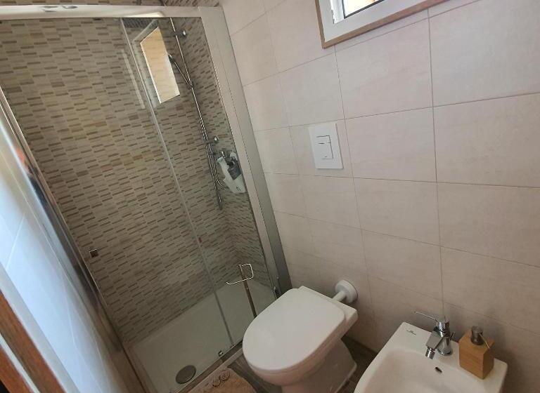 חדר דלוקס יחיד, Angela S House