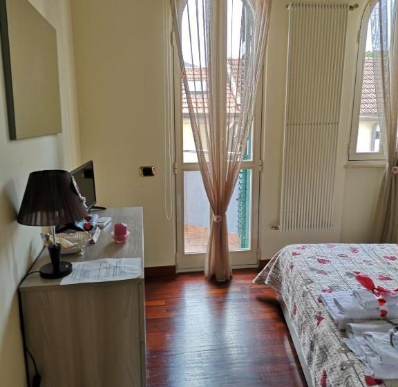 غرفة قياسية مزوَّدة بجاكوزي, Fiorestella