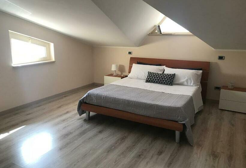 חדר סטנדרט לשלושה, Le Gatte