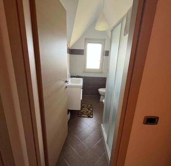 חדר סטנדרט לשלושה, Le Gatte