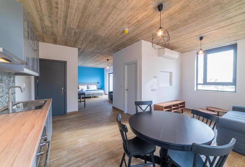 استودیو استاندارد با بالکن, Chapter 5