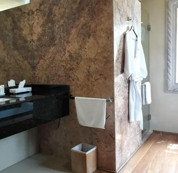 Suite with Terrace, The Lorian Club